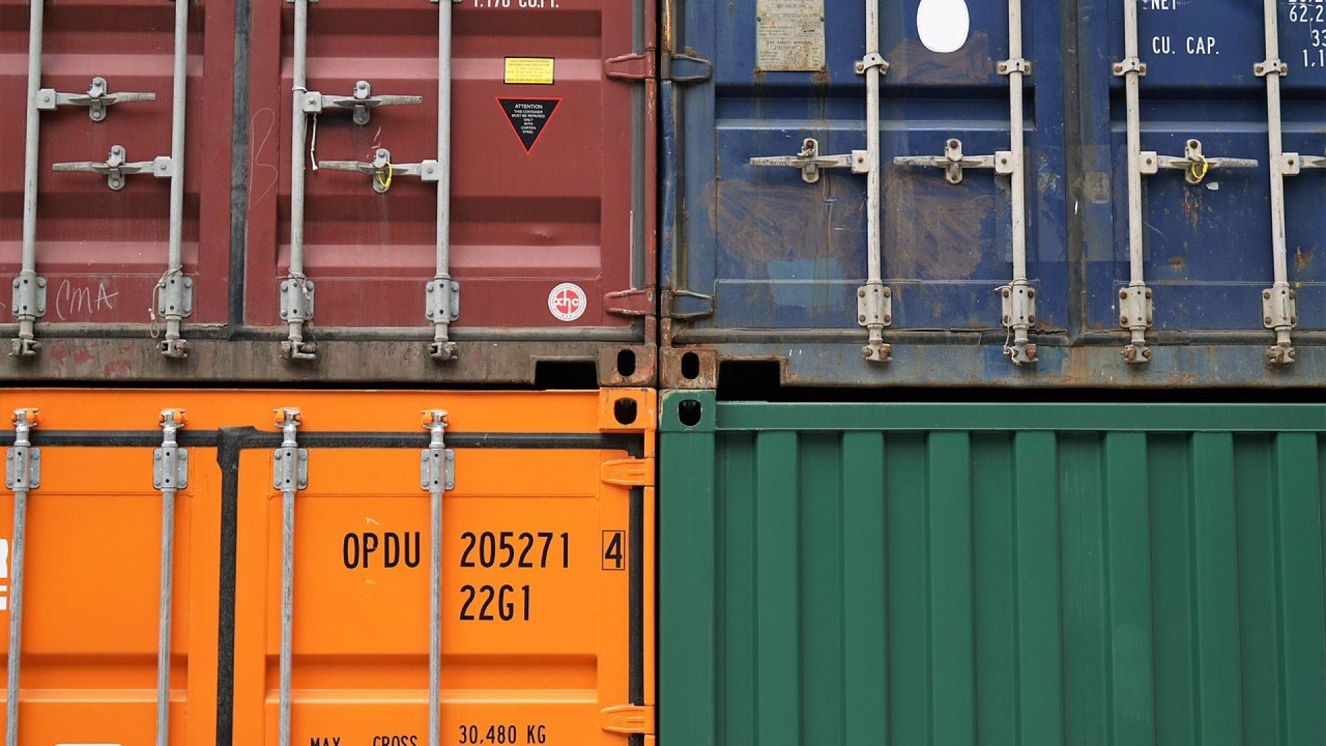 Des caisses en plastique optimisent l’organisation du stockage