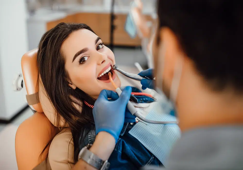 Quels bénéfices offre l’implant dentaire Hongrie ?
