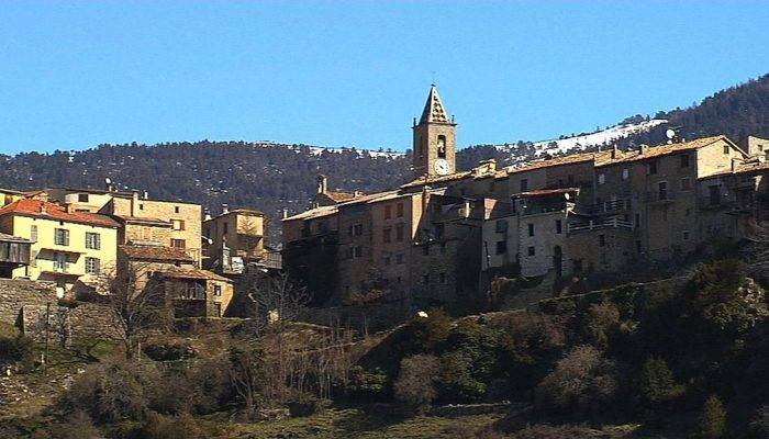 Des Alpes à la Méditerranée, le train des Pignes serpente en Provence - France 24
